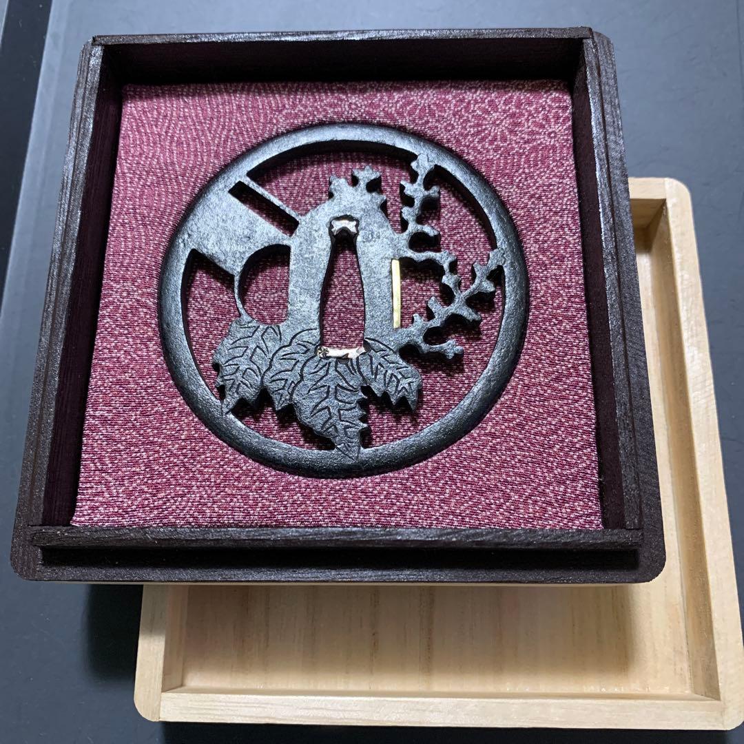 小道具優品　『引き両に桐の図』鉄鐔　透かし鐔 日本刀