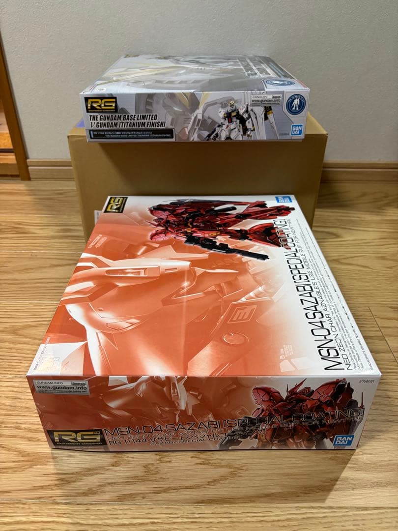 RG Vガンダム&サザビー セット　BANDAI専用輸送箱で対応いたします
