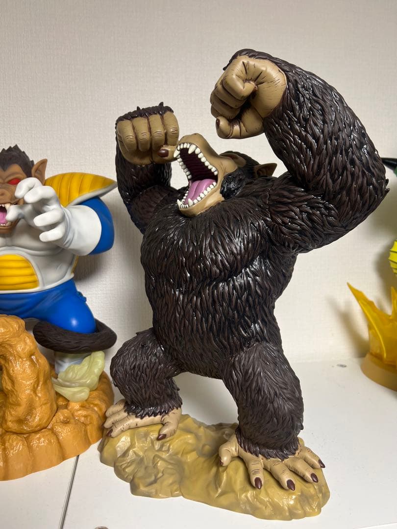 大人気！大猿フィギュア三体セット！大猿クリアディスプレイ付き