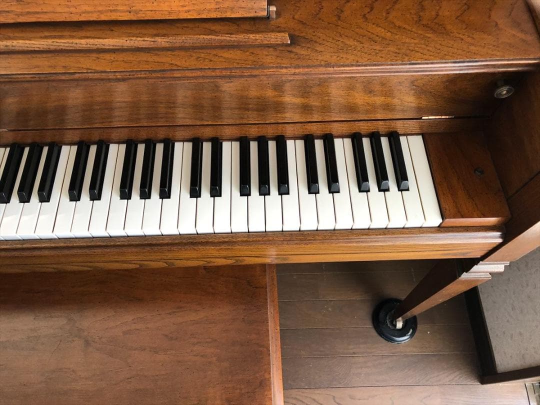 アメリカ製 アップライトピアノ EVERETT エヴェレット 現状渡し 椅子付き