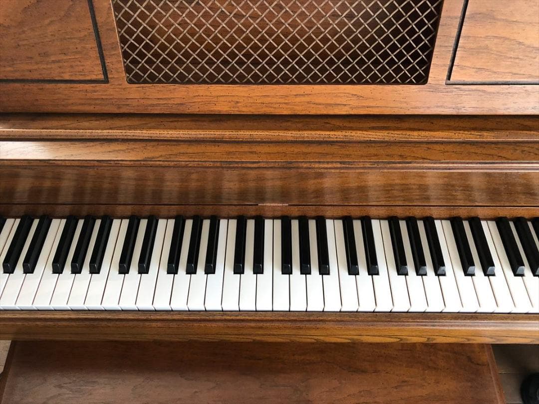 アメリカ製 アップライトピアノ EVERETT エヴェレット 現状渡し 椅子付き