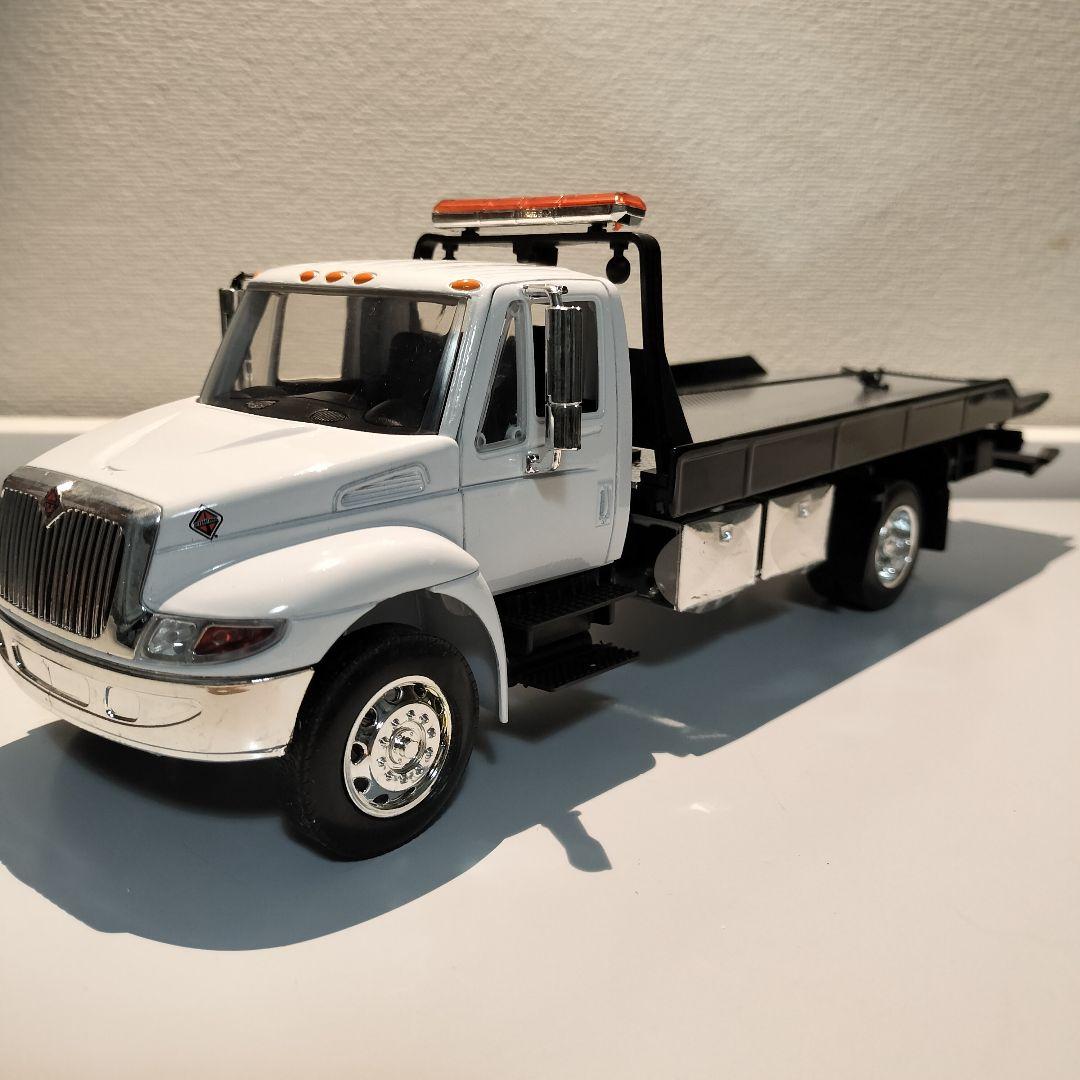 1/24 ミニカー インターナショナル 積載車 レッカー車 ホワイト