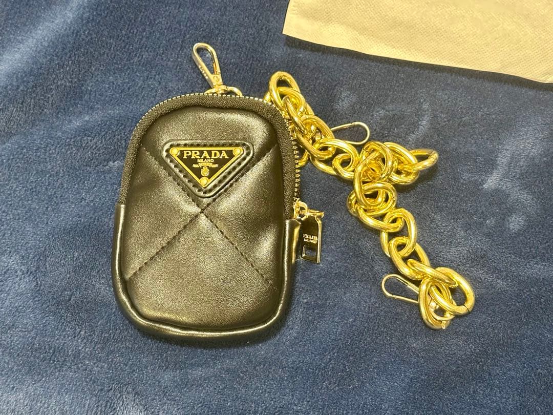 PRADA ノベルティーブラック キルティングショルダーバッグ