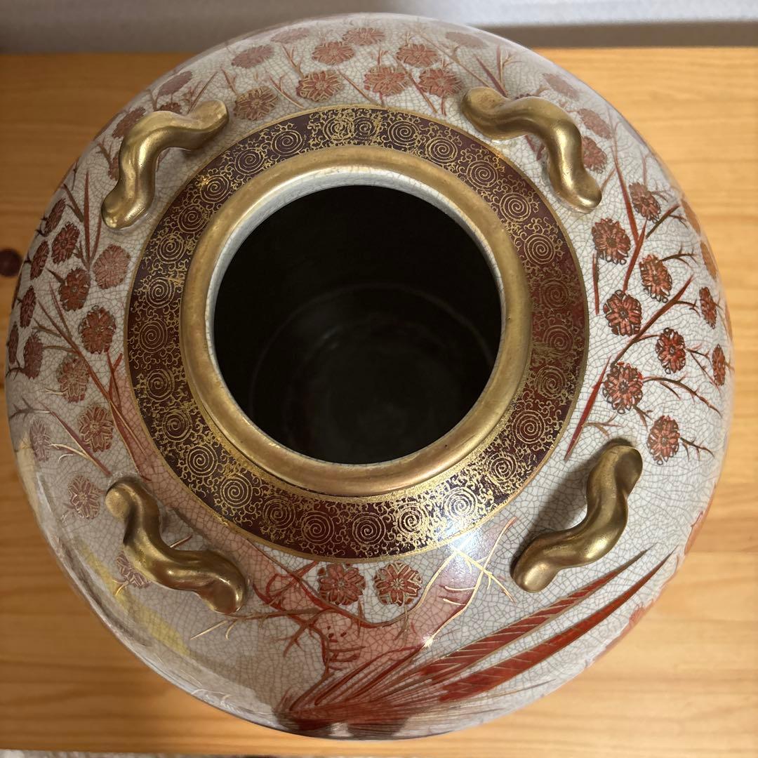 355 赤と白の花柄 陶器の壺　薩摩武山