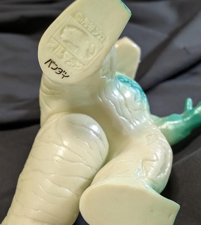 エレキング「ウルトラセブン」登場怪獣（ブルマァク復刻）蓄光版ソフビ