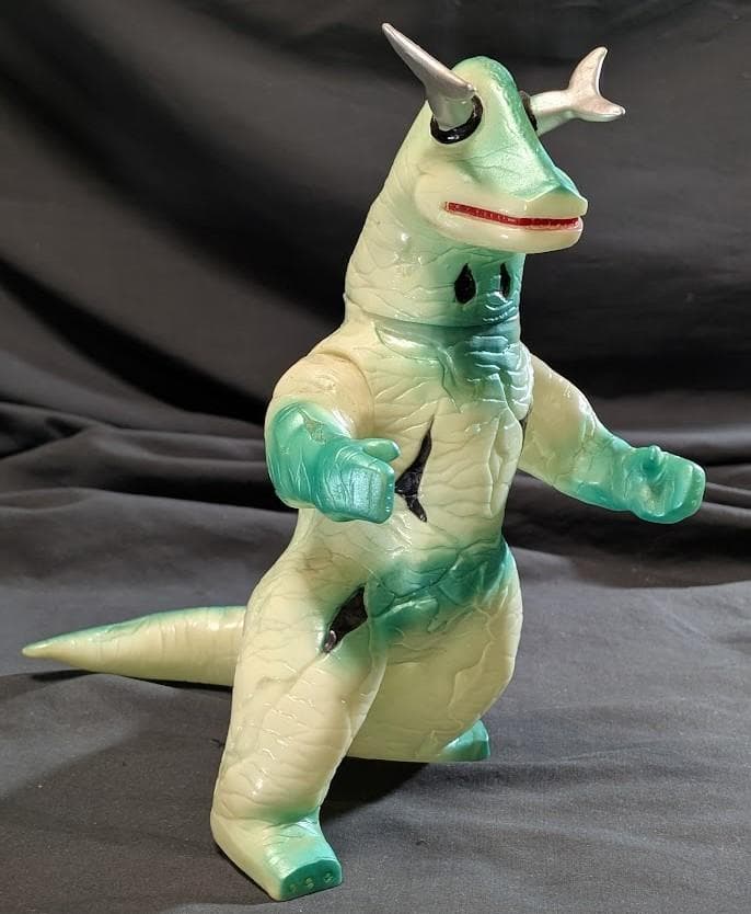 エレキング「ウルトラセブン」登場怪獣（ブルマァク復刻）蓄光版ソフビ