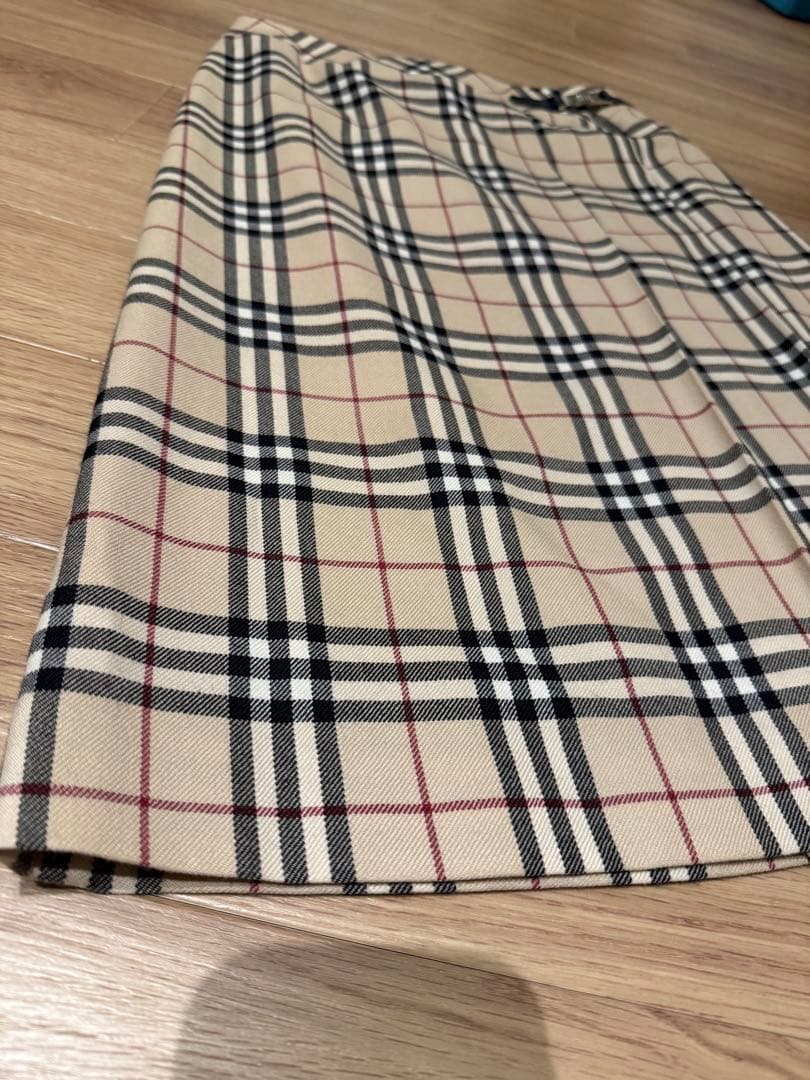 新品未使用　バーバリー　BURBERRY ベージュ　プリーツスカート