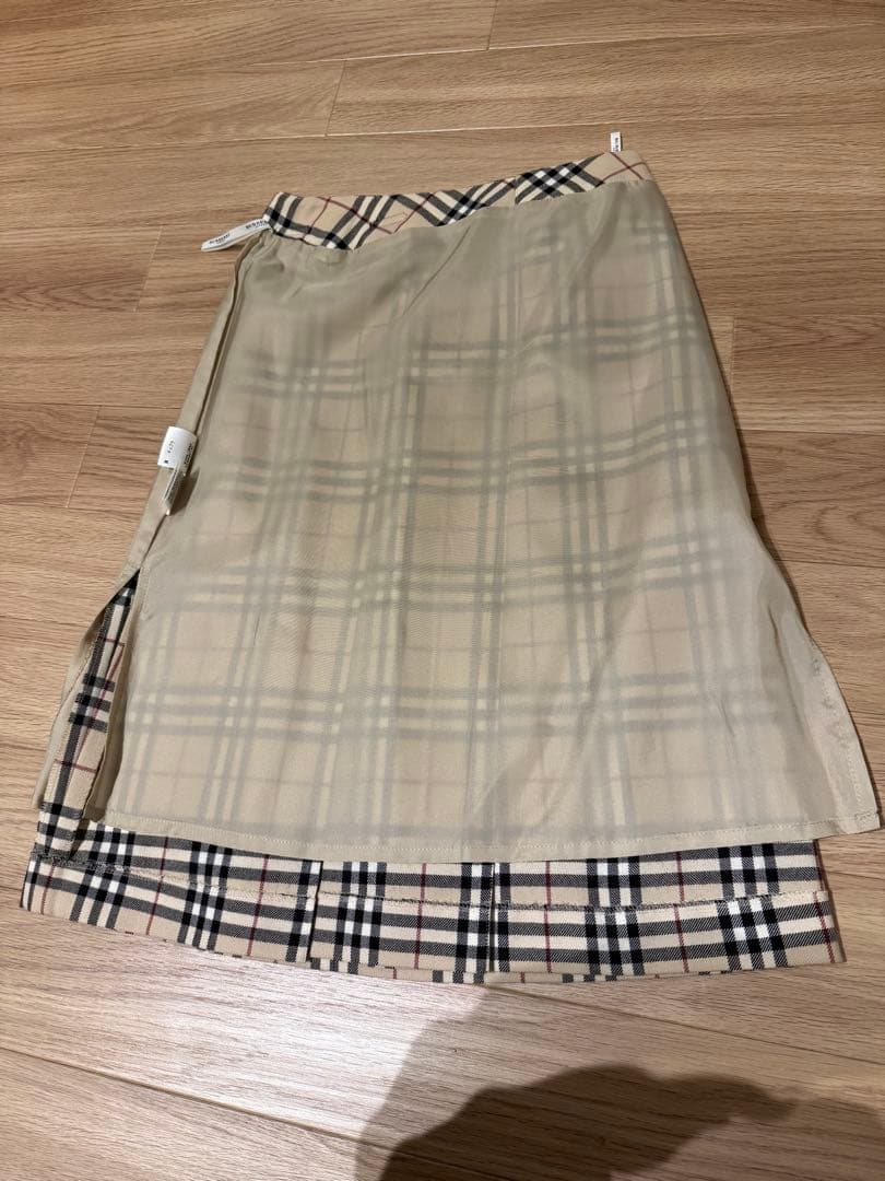 新品未使用　バーバリー　BURBERRY ベージュ　プリーツスカート