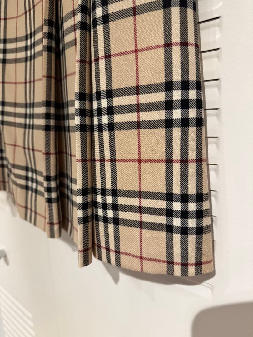 新品未使用　バーバリー　BURBERRY ベージュ　プリーツスカート
