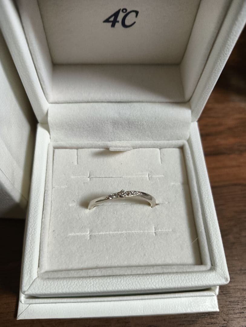 大特価◆美品◆4℃ダイヤモンドリング（14号）