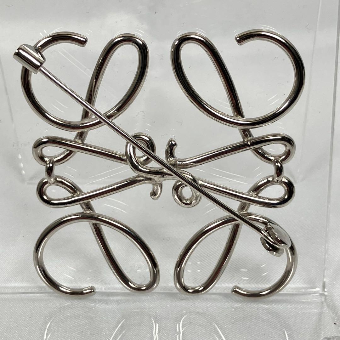 ロエベ アナグラム ブローチ シルバー色 中古良品 - メルカリ