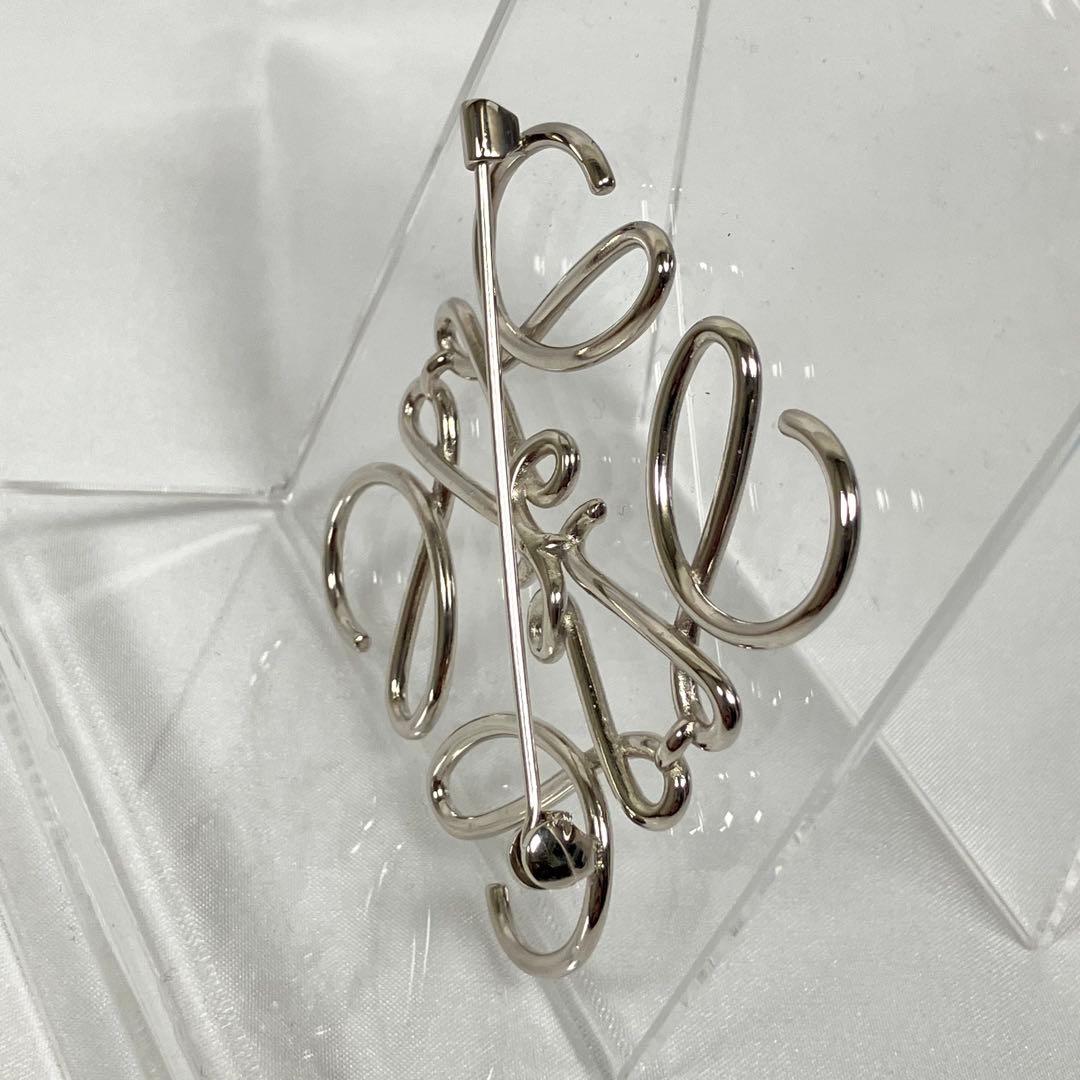 ロエベ アナグラム ブローチ シルバー色 中古良品 - メルカリ