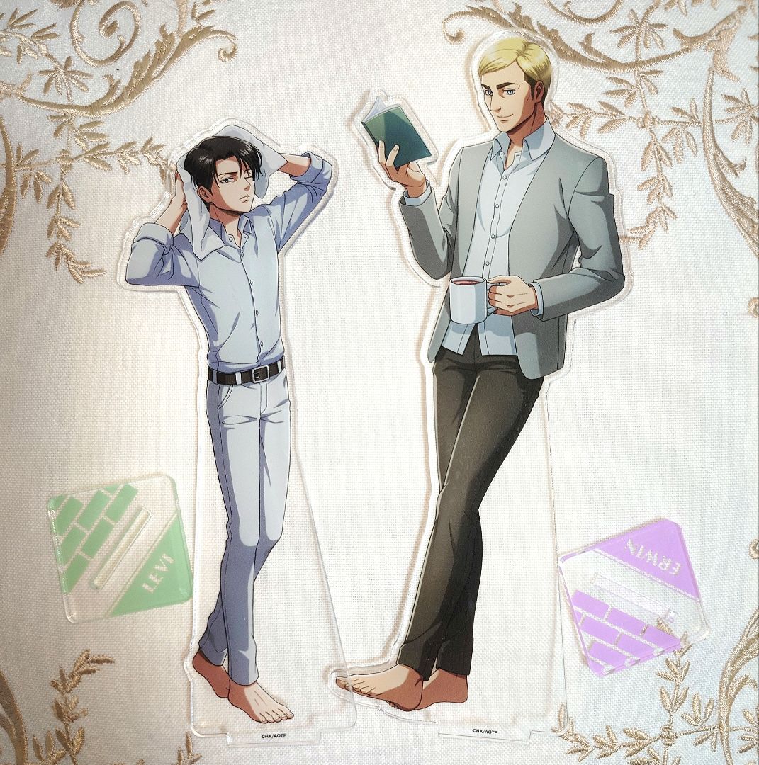 進撃の巨人〉エルヴィン・スミス&リヴァイ猫 アクリルスタンド