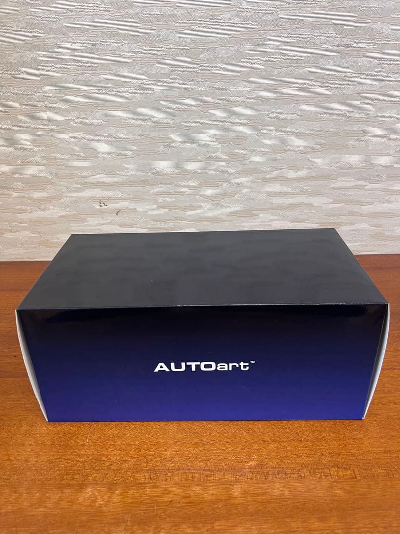 No517 ミニカー1/18箱あり ASTON MARTIN DB11