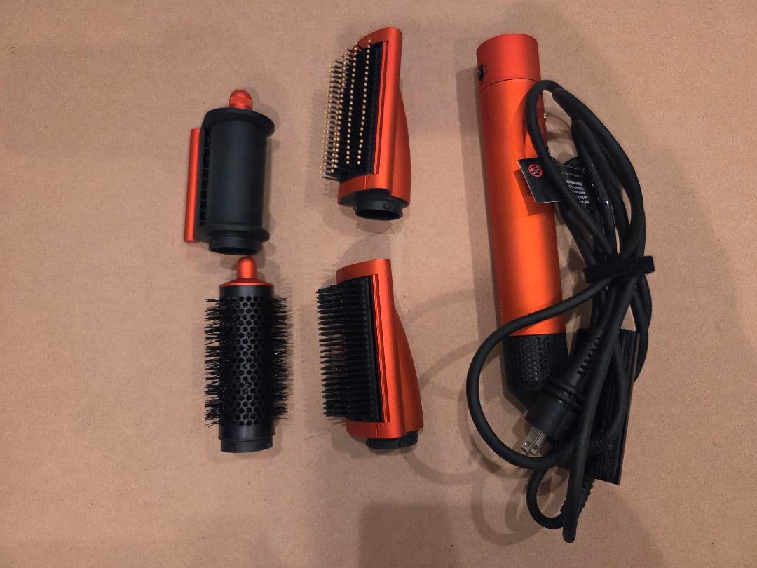 【Dyson】ヘアドライヤー 多機能アタッチメント付き