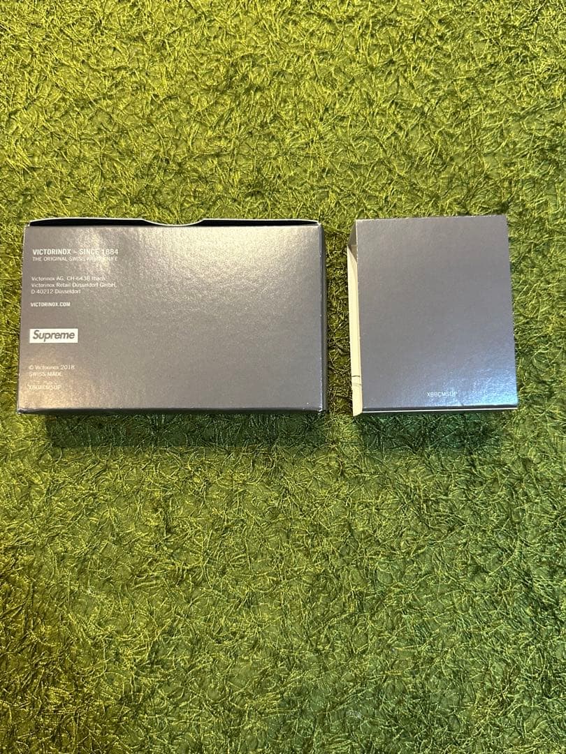 小物 komomoSUPREME Victorinox classic knif