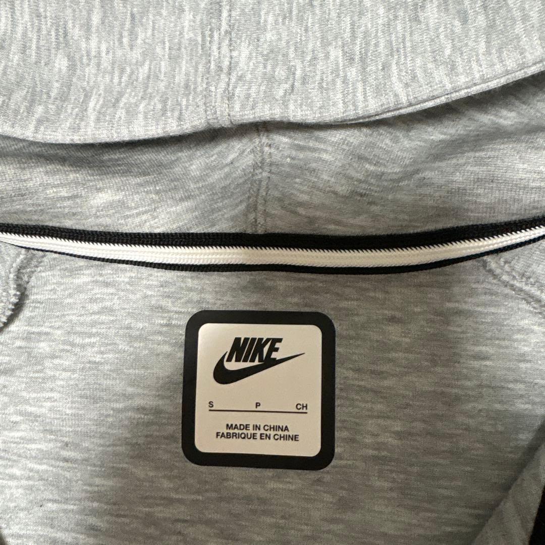 Nike テックフリース　グレー