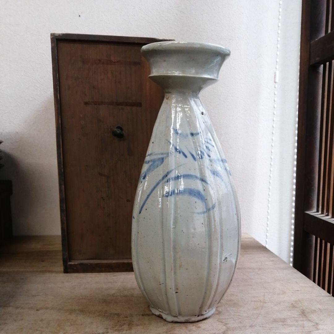 李朝青花染付、蔦葉紋様、面取り6面。徳利。箱サービス。