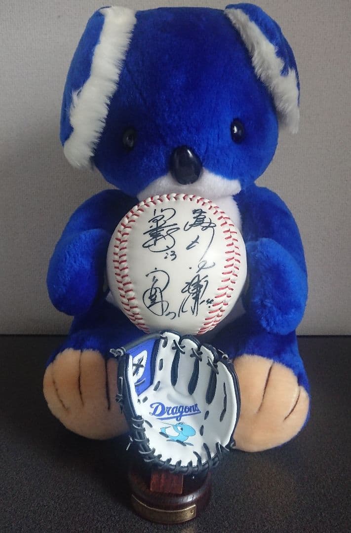 因縁？『ナゴヤ10.8』関係選手・寄せ書き直筆サイン入り初期ドアラぬいぐるみ