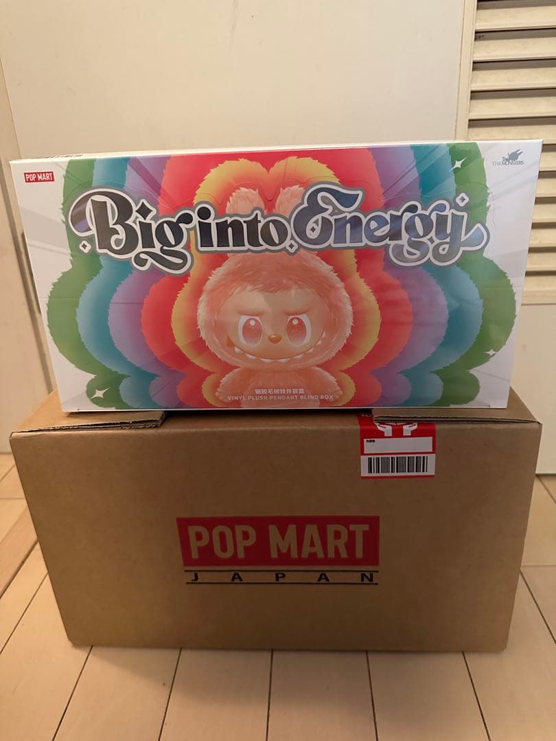 POP MART Big into Energy フィギュア　ラブブ