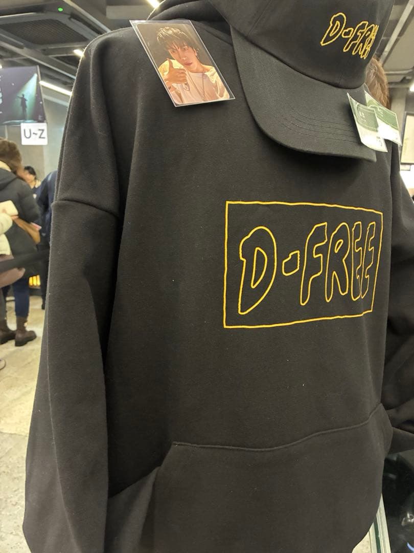 CNBLUE ヨンファ ソロコンサート スウェットパーカー トレカ付き