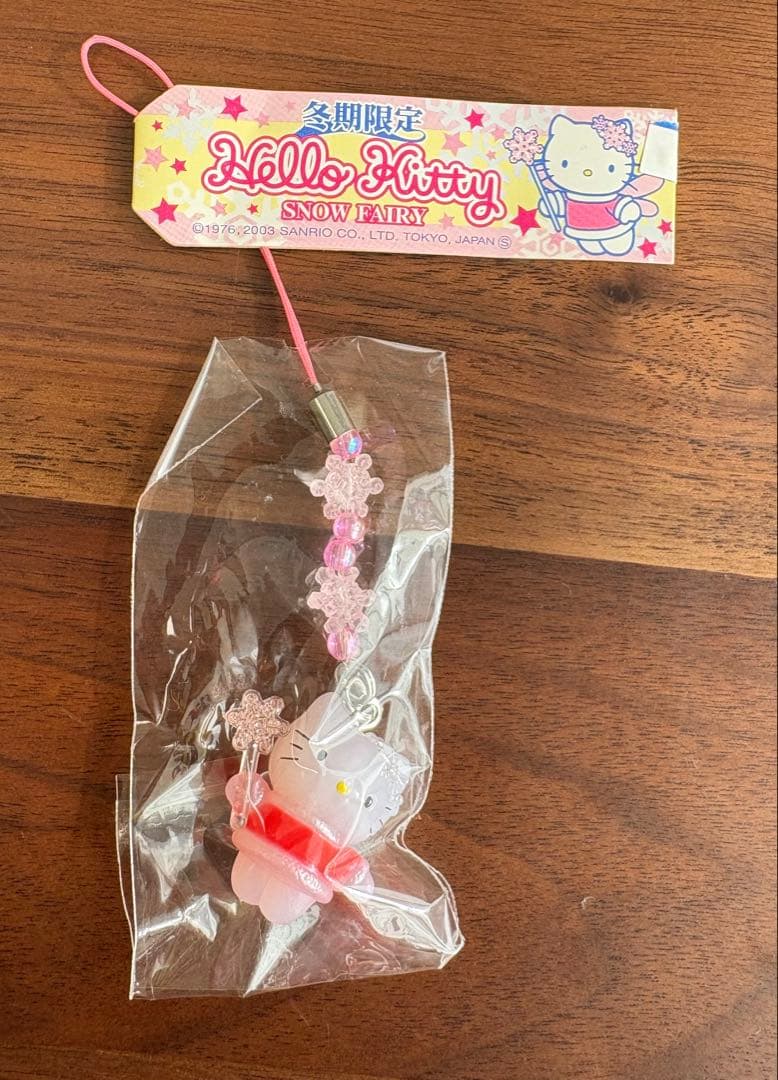 美品♡ご当地キティ根付け、キーホルダー、ピンズ　60個まとめ売り＋りんごキティ缶