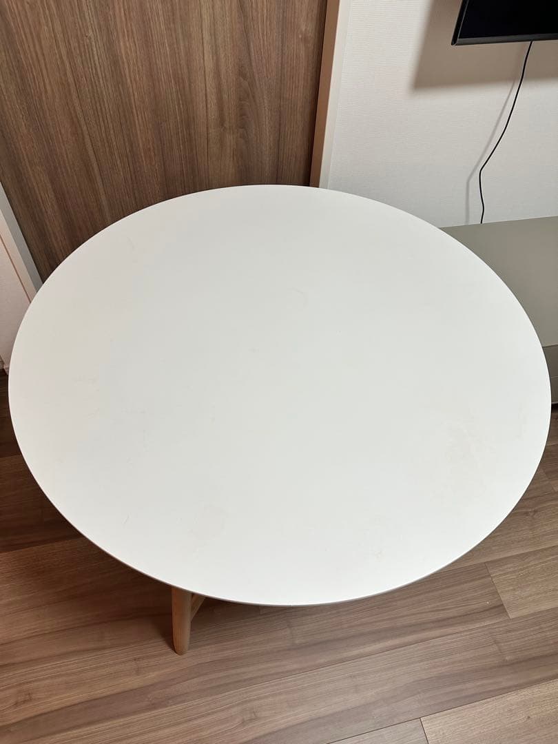 大塚家具の円形ホワイトダイニングテーブル