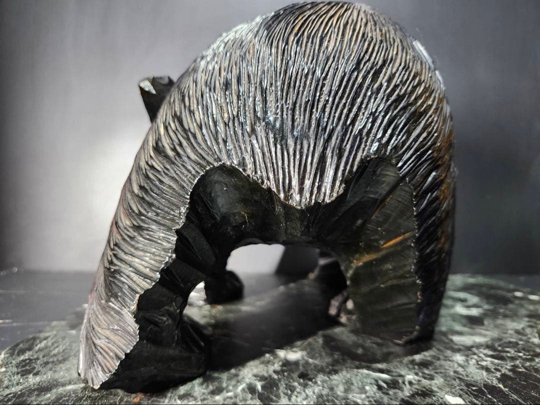 木彫りの熊 繁 峰 作 - メルカリ 木製熊の置物 木彫りの熊 光峰