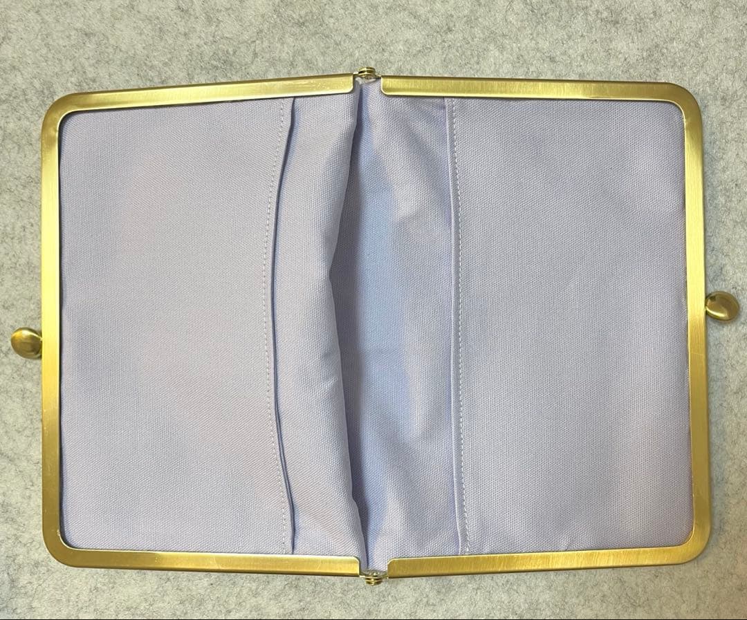 ハンドメイド　手刺繍　ファスナーポーチ☆ゆりです