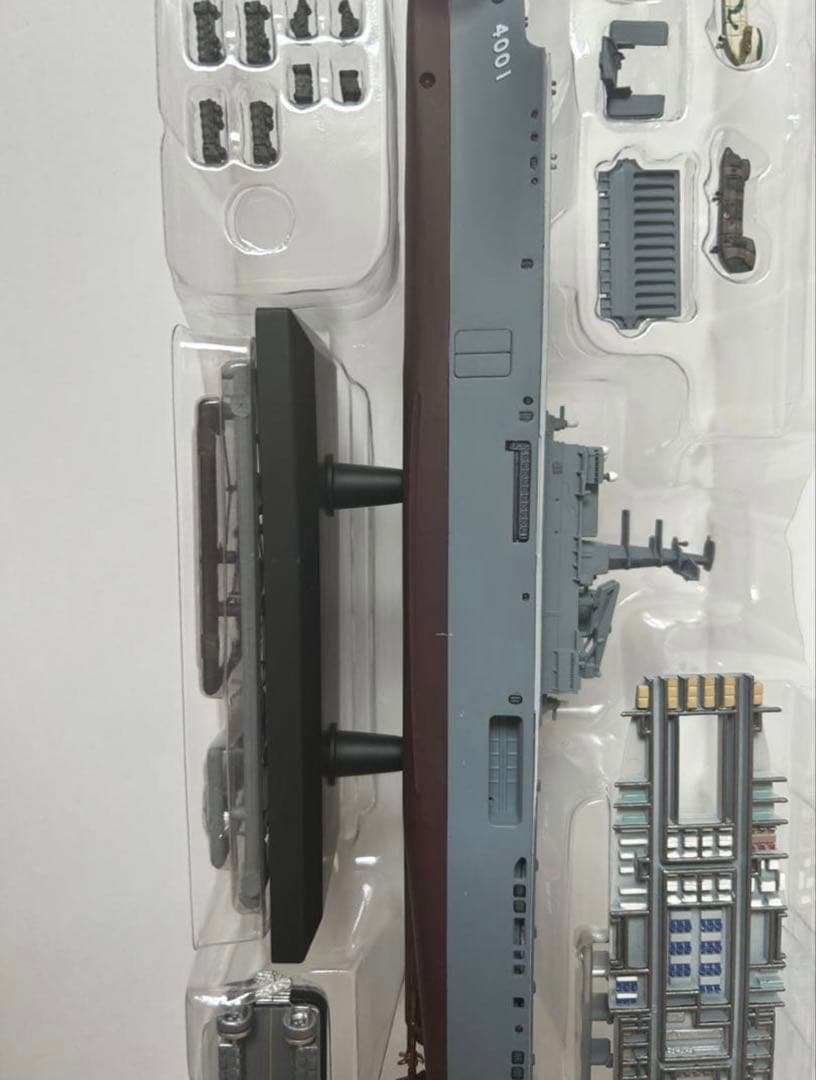 海上自衛隊輸送艦　LST-4001 おおすみ JMSDF タンク揚陸艦