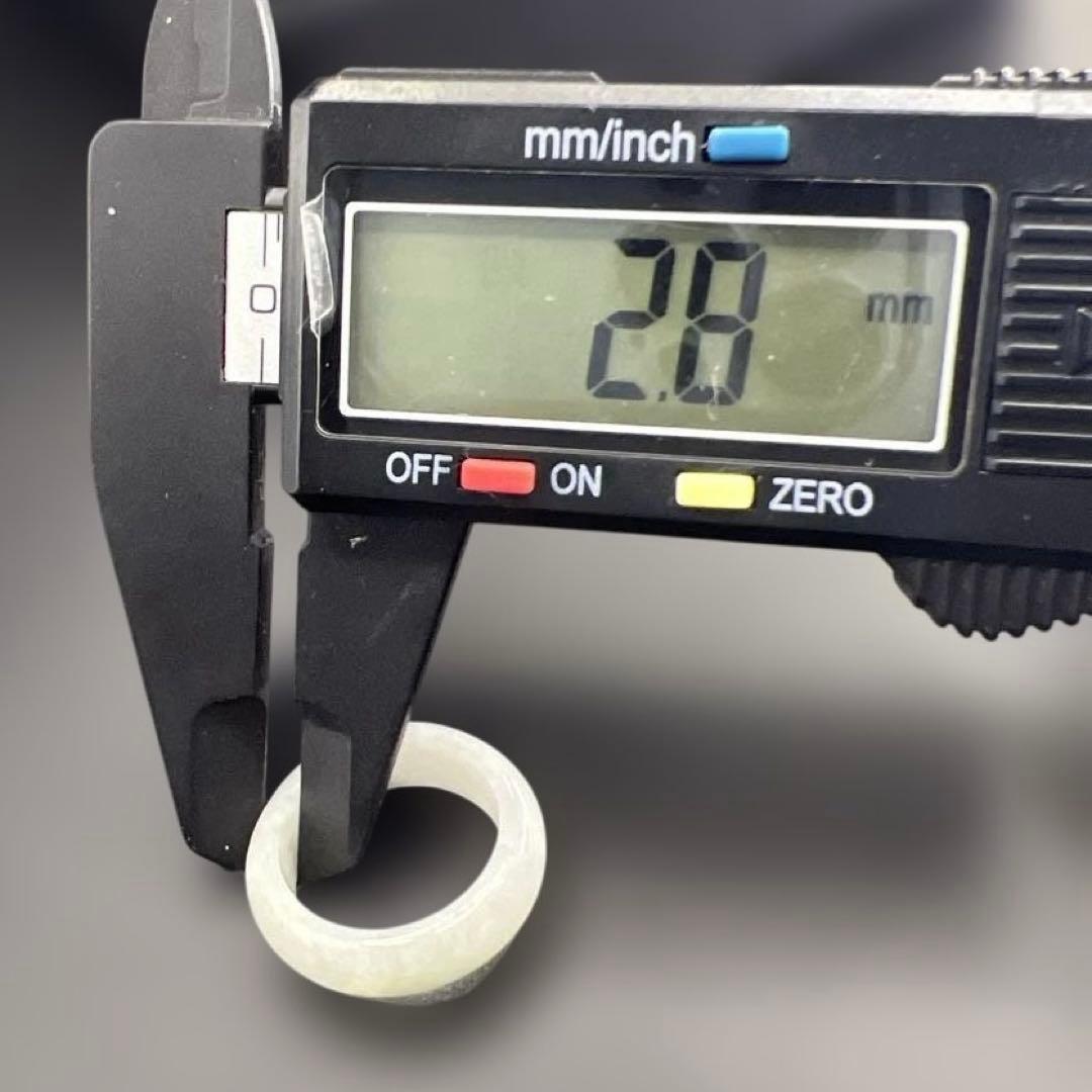 新品 ミャンマー産天然Aランク翡翠ののくり抜きリンググリーンホワイト