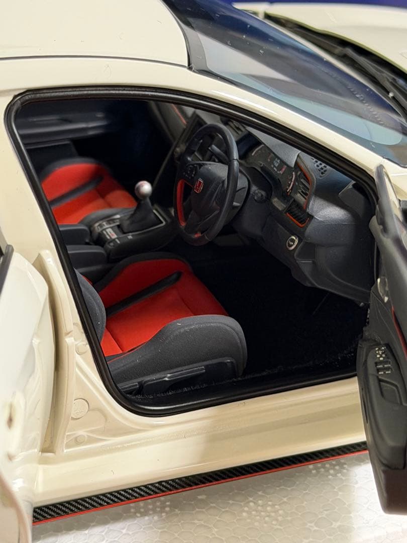 CIVIC TYPE R ホワイト 1/18スケール