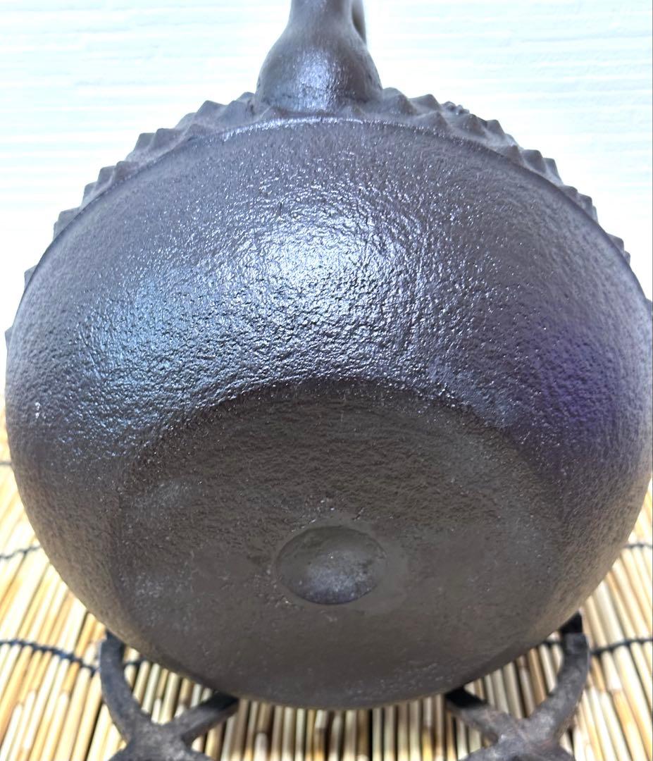 未使用、山形水沢 伝統工芸士 菊池 政光作 大アラレ 飾銅蓋 南部鉄瓶