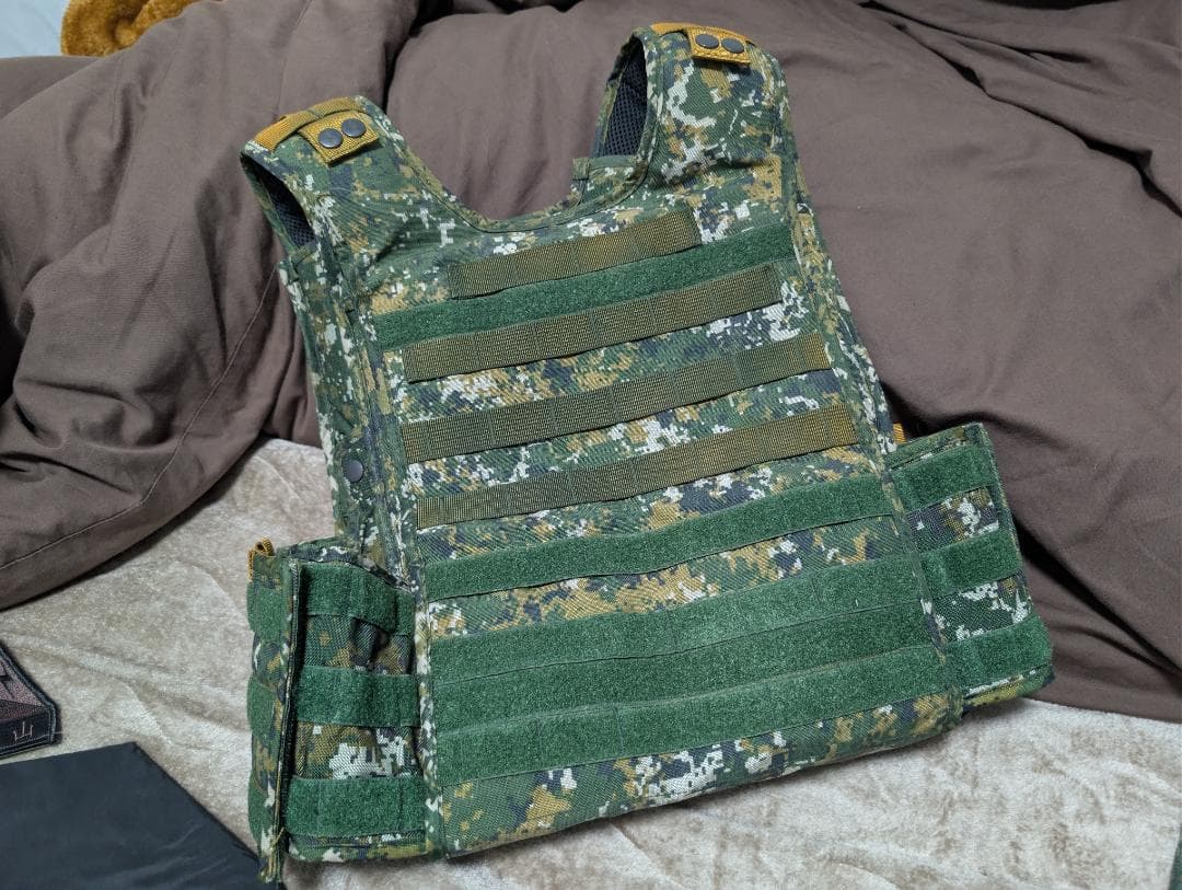 官品) 台湾陸軍実物CV-105防弾チョッキ (プレートキャリア 中華民国