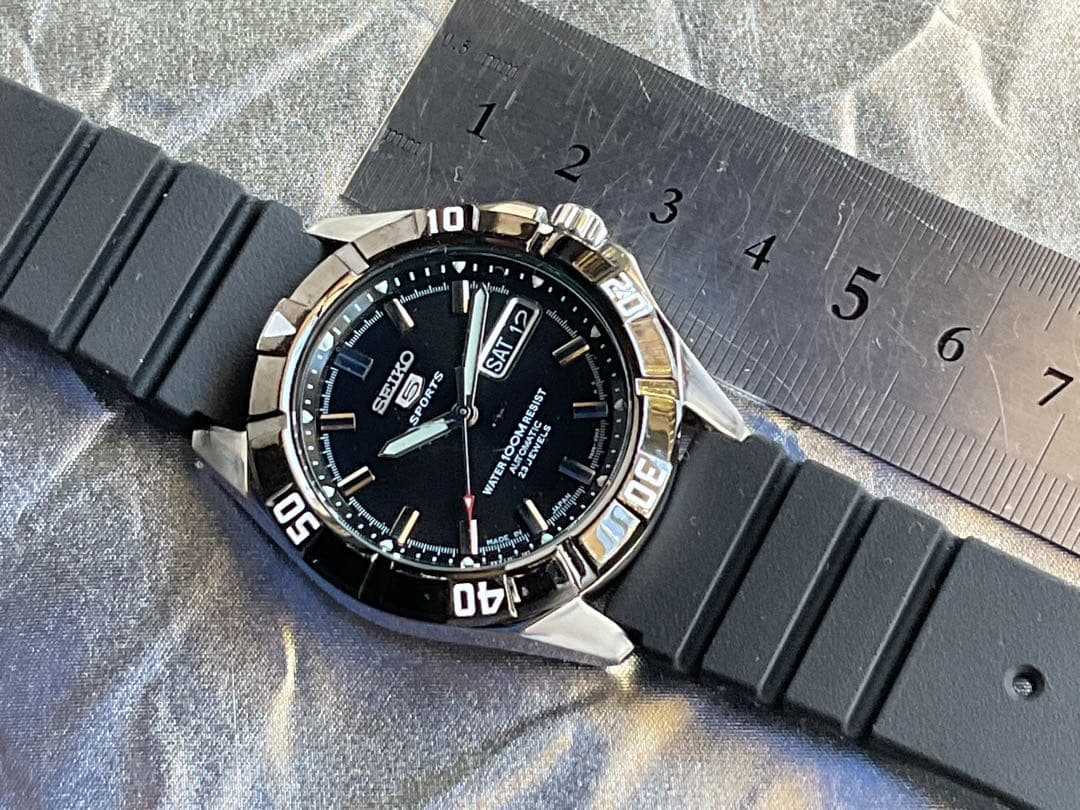 ★カッコイイバージョン❣️SEIKO５sports automatic23石稼働❣️