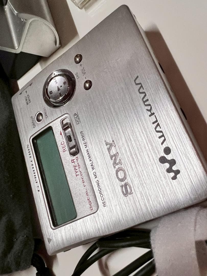 SONY ポータブルMDプレーヤー MZ-R909 シルバー 本体と付属品