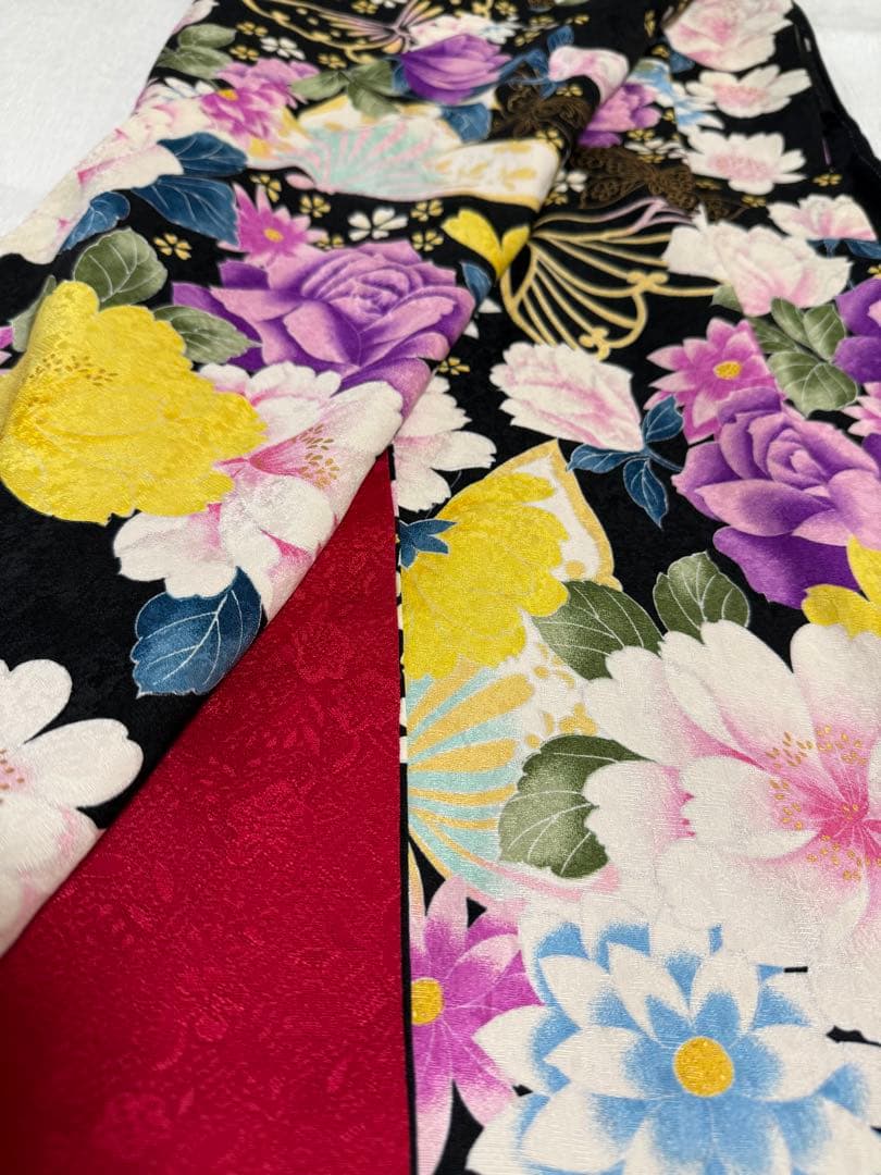 振袖No.2【身長150㎝〜160㎝の方向け】黒地に花模様