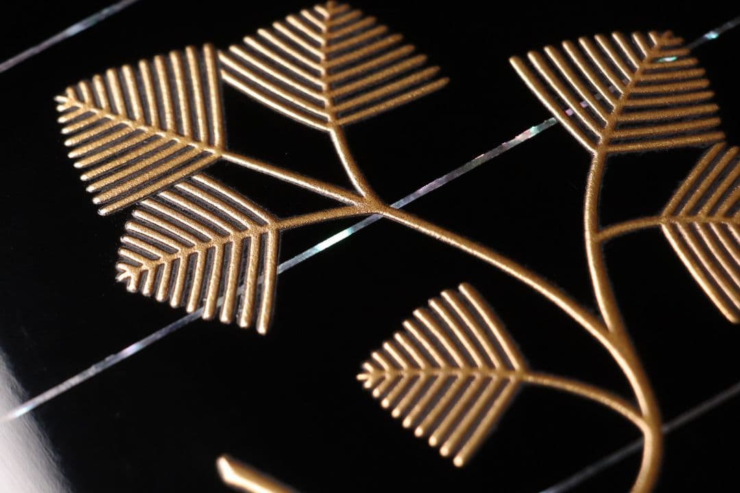 加賀蒔絵師 小松芳光作 松紋様 金蒔絵 螺鈿 黒塗卓 共箱 平卓 花台 M960