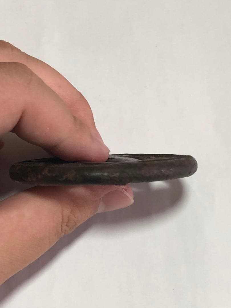 旧家蔵出し品　赤坂鍔　千鳥に蝶の図　鉄製　時代物　箱無し　刀装具　武具　透かし鍔