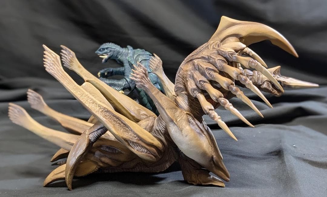 レギオン（エクスプラス）＆ガメラ96（ロケットプロ）ソフビフィギュア