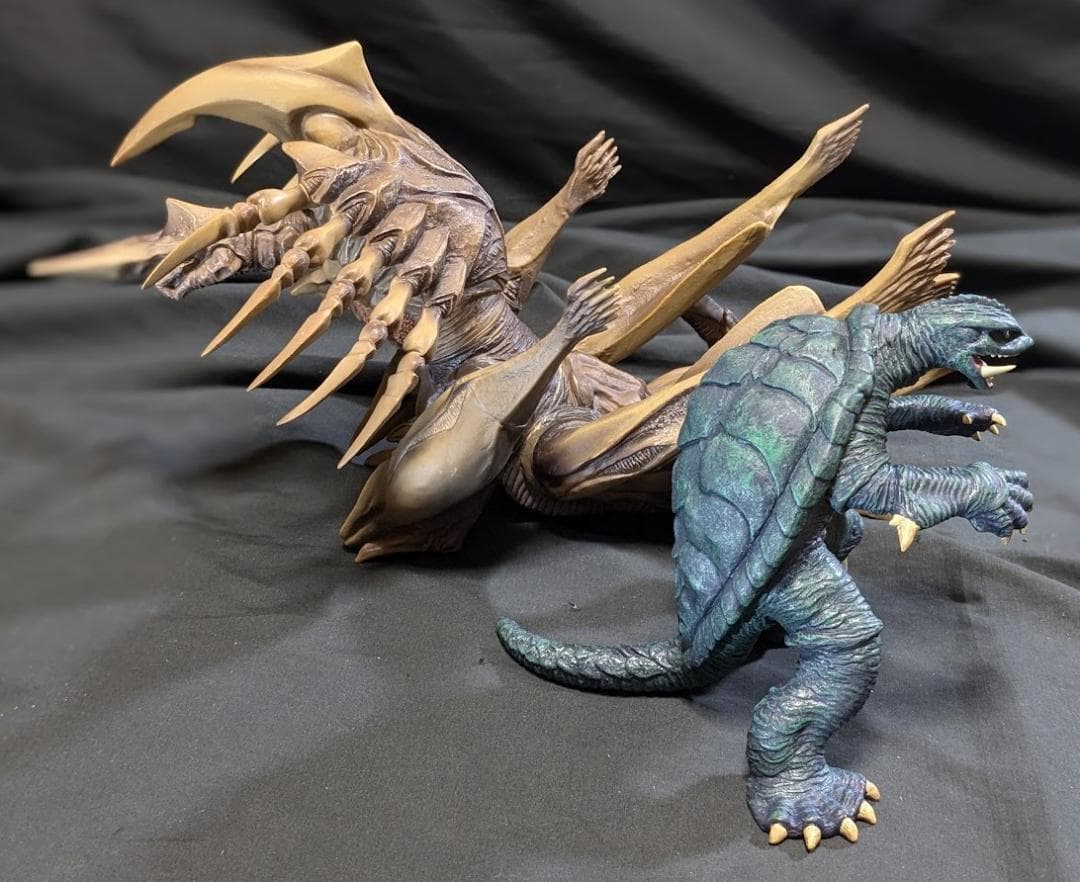 レギオン（エクスプラス）＆ガメラ96（ロケットプロ）ソフビフィギュア