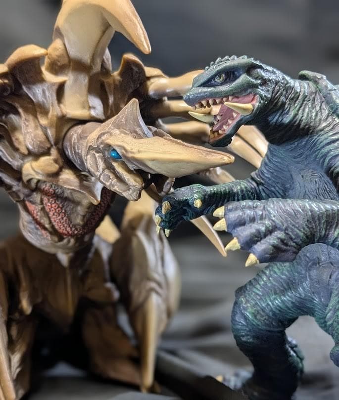 レギオン（エクスプラス）＆ガメラ96（ロケットプロ）ソフビフィギュア