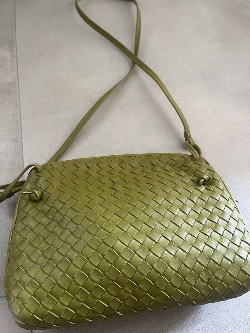 【美品】BOTTEGA VENETA ループ カメラバッグ ライムグリーン