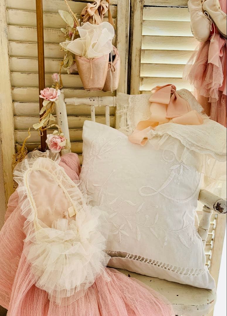 フランスアンティーク花文字手刺繍モノグラムクッションカバー