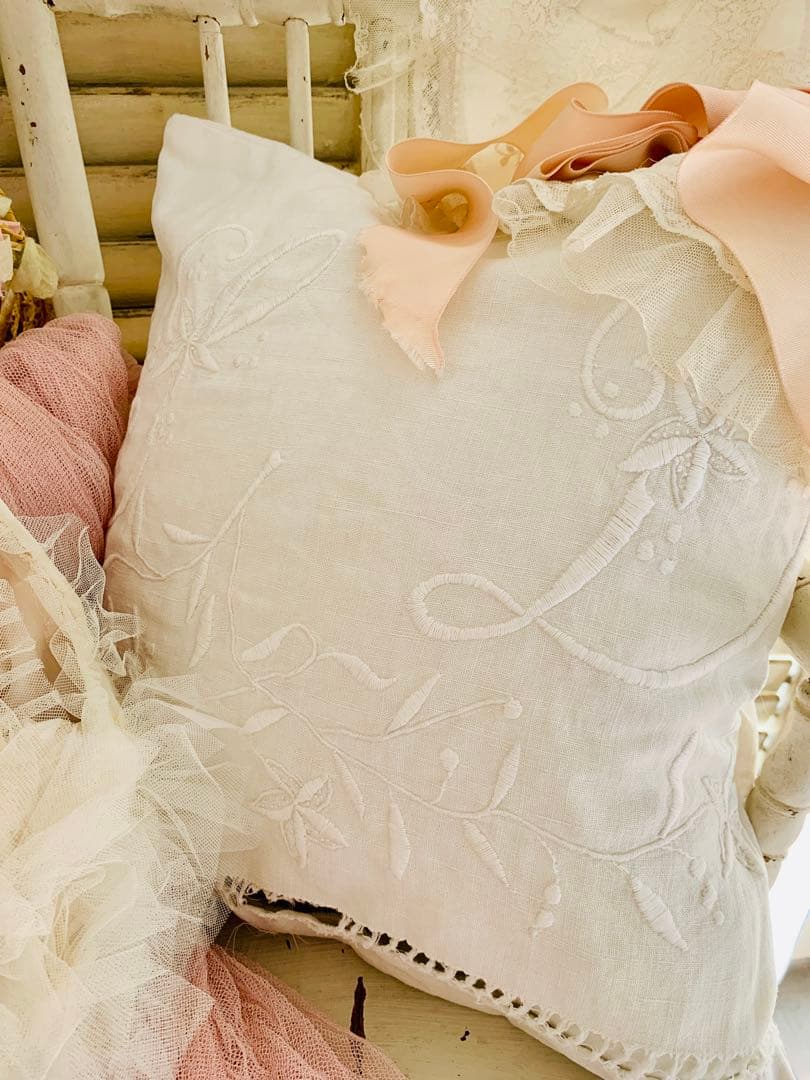 フランスアンティーク花文字手刺繍モノグラムクッションカバー