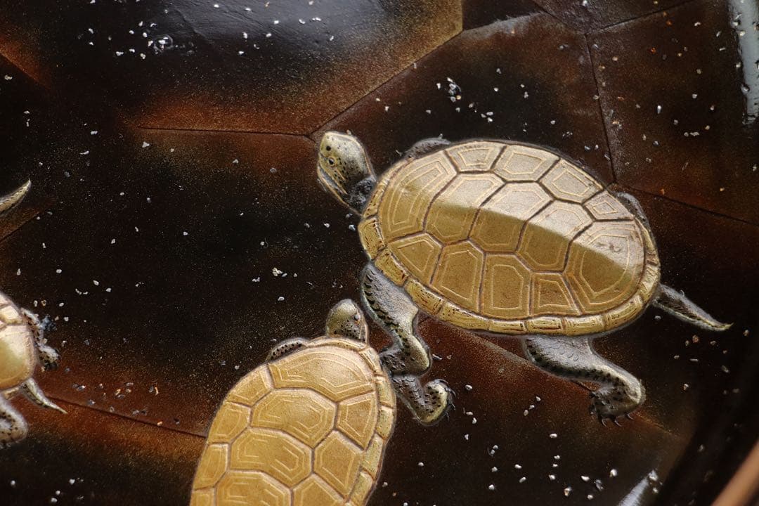 茶道具　古い食籠　雪輪に梅　亀　金蒔絵　闇蒔絵　木製　菓子器　梨子地　漆器　亀甲