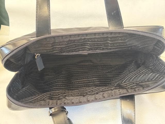 プラダ バッグ 女性ビジネス用に最適
