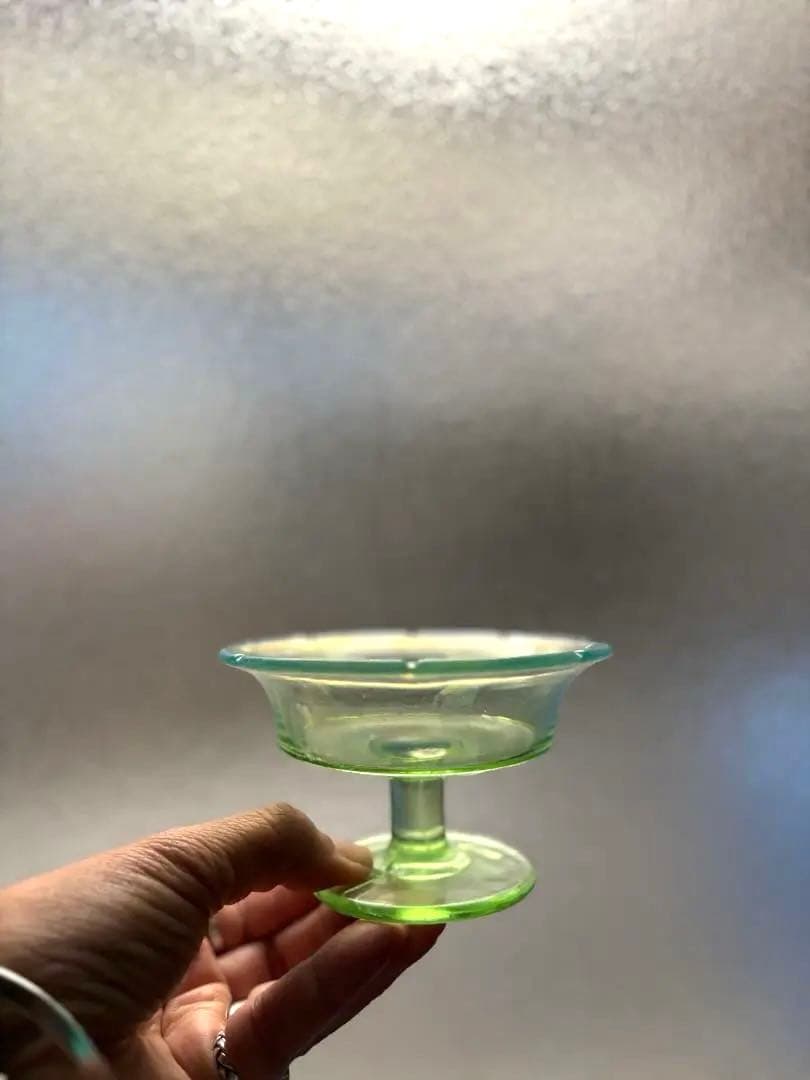 833 骨董 アンティーク 氷コップ ③ ウランガラス 乳白 気泡 輪花 大正