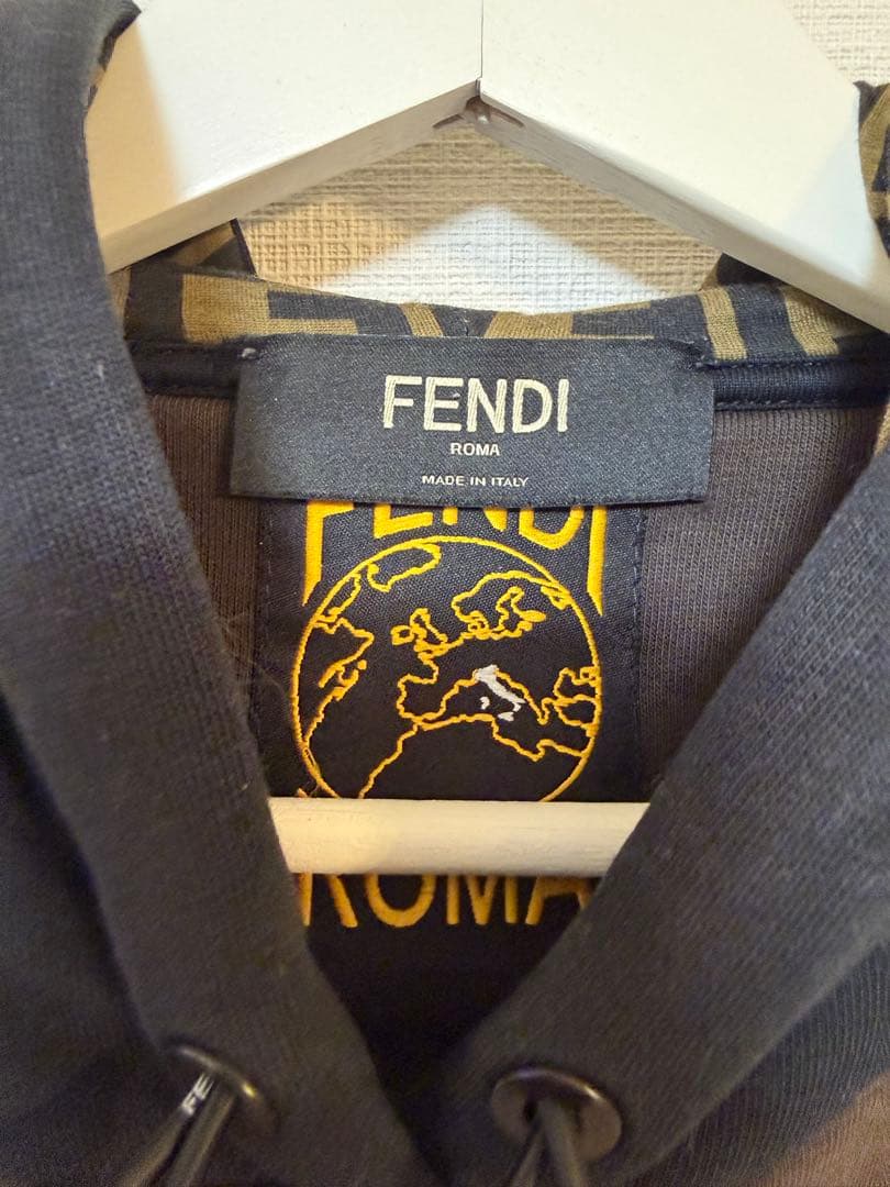 FENDI パーカー