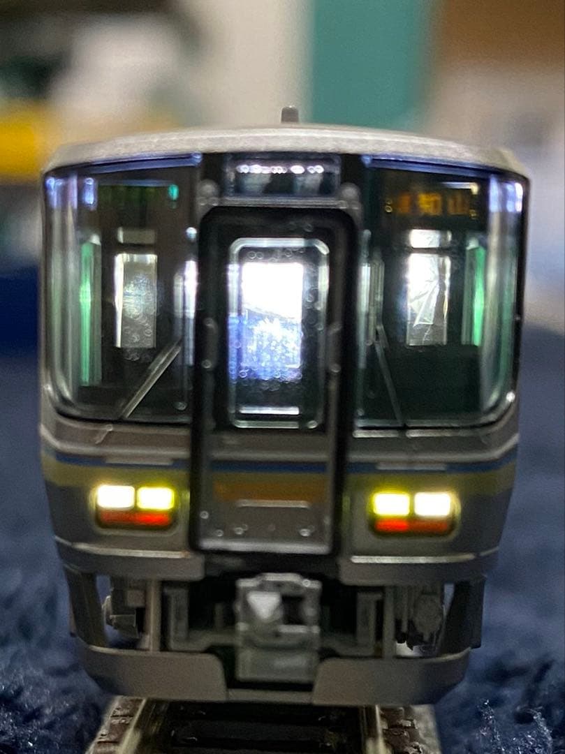 223系5500番台タイプ　Nゲージ加工品　TOMIXベース　動力付、室内灯入